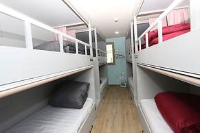 Midtown Hostel