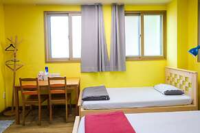 Midtown Hostel