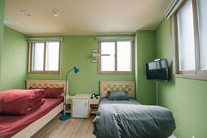 Midtown Hostel