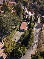 8fold-Pinecrest By LaRiSa, Bhimtal