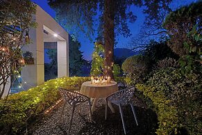 8fold-Pinecrest By LaRiSa, Bhimtal