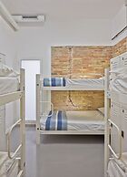 Hola Hostal Collblanc - Hostel