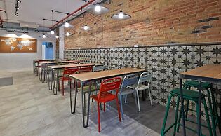 Hola Hostal Collblanc - Hostel