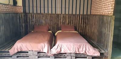 Full House Hostel