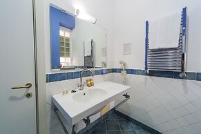 SpaccaNapoli Comfort Suites