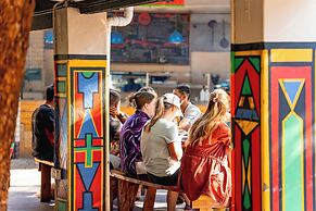 Shoestrings Backpackers & Bar