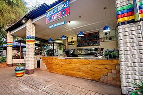 Shoestrings Backpackers & Bar