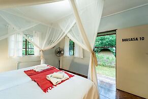 Shoestrings Backpackers & Bar