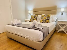 Silver Seahorse Garden Retreat