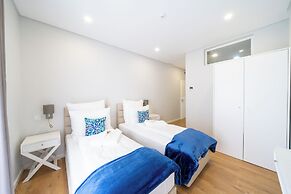 Silver Seahorse Garden Retreat
