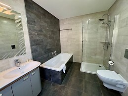 Silver Seahorse Garden Retreat