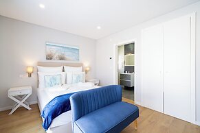 Silver Seahorse Garden Retreat