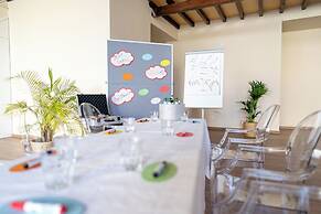 Silver Seahorse Garden Retreat