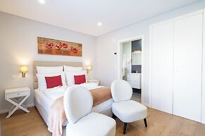 Silver Seahorse Garden Retreat