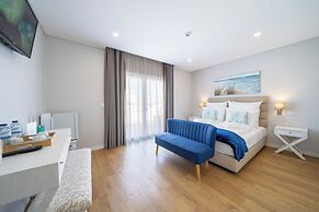 Silver Seahorse Garden Retreat