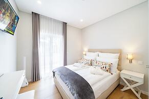 Silver Seahorse Garden Retreat