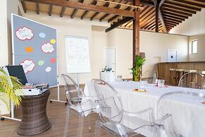 Silver Seahorse Garden Retreat