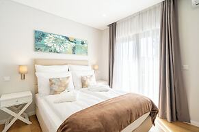 Silver Seahorse Garden Retreat