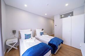 Silver Seahorse Garden Retreat