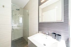 Silver Seahorse Garden Retreat