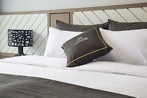 Shine Hotel