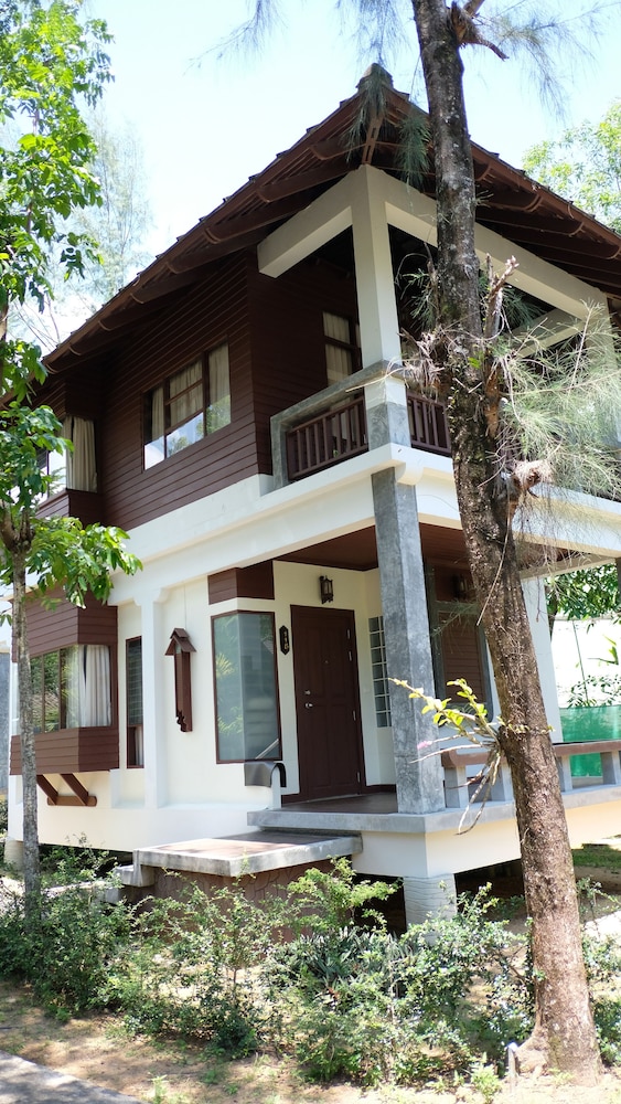 Lah Own Khaolak Resort