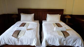 Lah Own Khaolak Resort