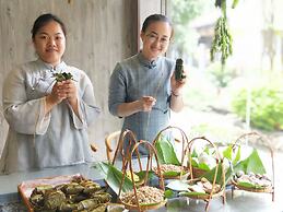 Peach Blossom Resort Hotel