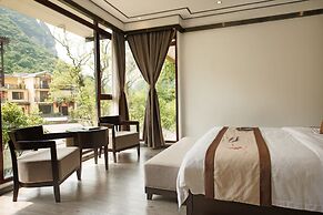 Peach Blossom Resort Hotel