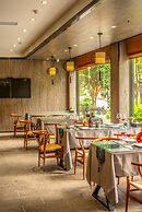 Peach Blossom Resort Hotel