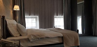 Redline Hotel
