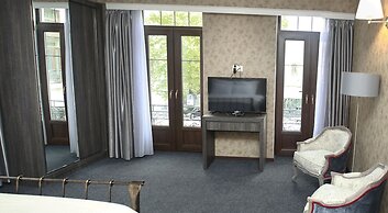 Redline Hotel