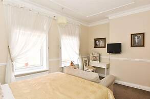 Hollies Guest House
