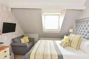 Hollies Guest House