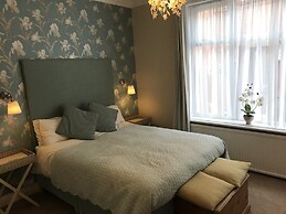 Hollies Guest House