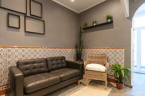 Lovely and Central 4 BR Apartment
