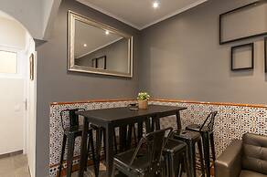 Lovely and Central 4 BR Apartment