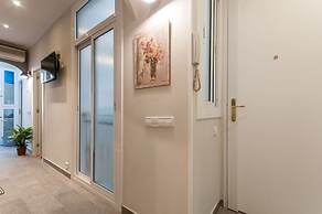 Lovely and Central 4 BR Apartment
