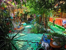 Side Tuana Garden Home