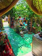 Side Tuana Garden Home