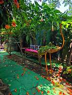 Side Tuana Garden Home