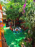 Side Tuana Garden Home