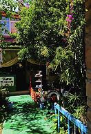 Side Tuana Garden Home