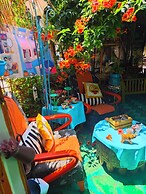 Side Tuana Garden Home