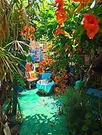 Side Tuana Garden Home