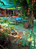 Side Tuana Garden Home