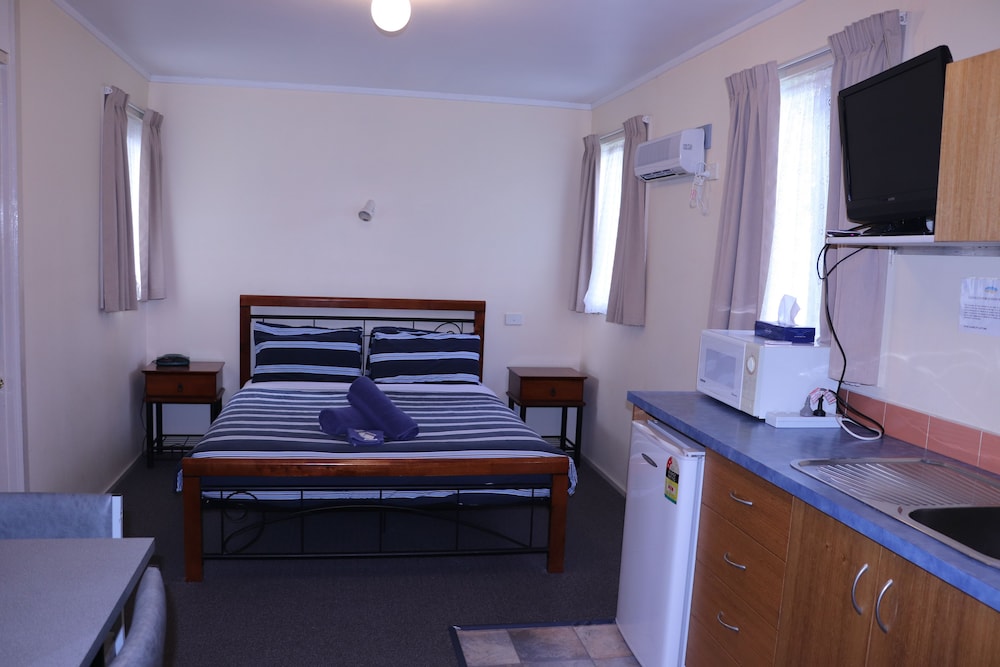 Snug Beach Cabin And Caravan Park