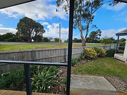 Snug Beach Cabin And Caravan Park