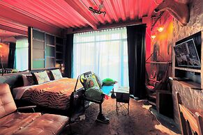 MeStyle Garage Hotel