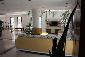 Bronze Hotel